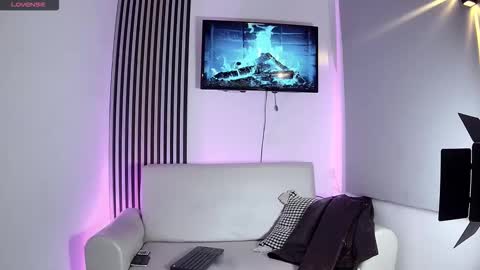 toji lee online show from 11.07.25