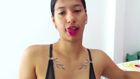 Snapshot of tokihoney chatting on 12.19.24 Adela y juan online show from 12.19.24