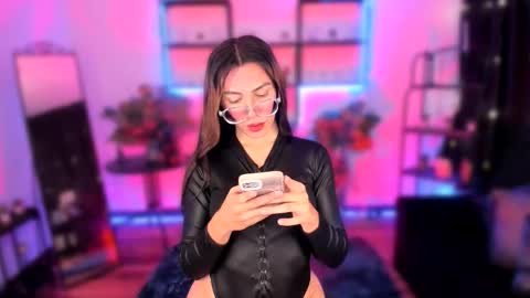 Snapshot of tokkyo__ chatting on 10.19.25 tokkyo__ online show from 10.19.25