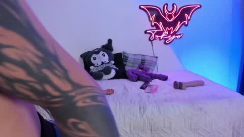   Independent model online show from 01.28.25