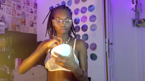 Snapshot of tokyo_wld chatting on 12.10.24 Athena Fantasy online show from 12.10.24