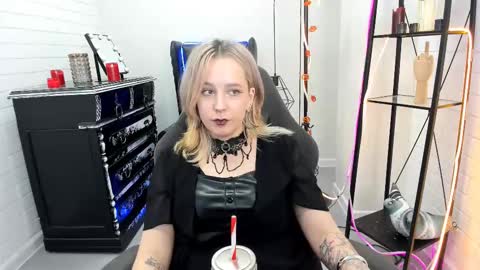 Tolli Moll online show from 12.02.24