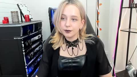 Tolli Moll online show from 12.02.24