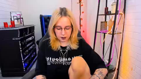 Tolli Moll online show from 12.12.24