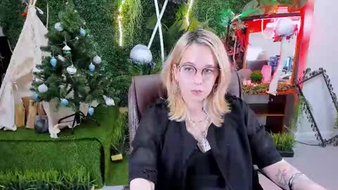 Tolli Moll online show from 12.13.24