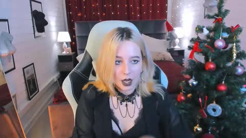 Tolli Moll online show from 12.14.24