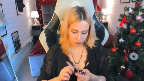 Tolli Moll online show from 12.14.24