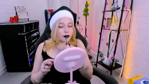 Tolli Moll online show from 12.17.24