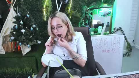 Tolli Moll online show from 12.19.24