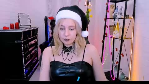 Tolli Moll online show from 12.21.24