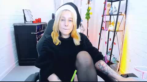 Tolli Moll online show from 12.26.24