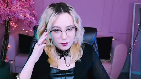 Tolli Moll online show from 01.14.25