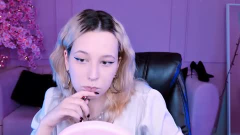 Tolli Moll online show from 01.18.25