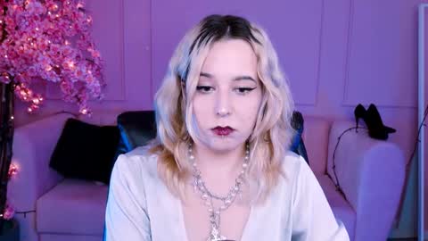 Tolli Moll online show from 01.18.25