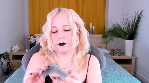 Tolli Moll online show from 02.06.25