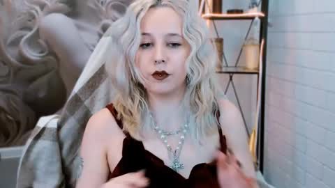 Tolli Moll online show from 02.11.25