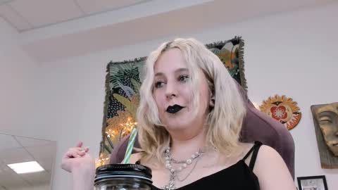 Tolli Moll online show from 02.13.25