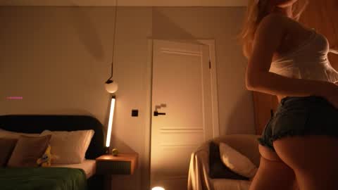 Snapshot of tollysage chatting on 10.20.25 Sage. TG channel online show from 10.20.25