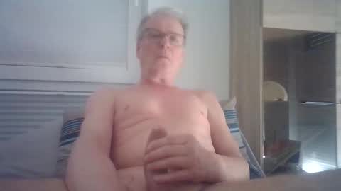 Snapshot of tom60sam chatting on 05.01.26 tomsam online show from 05.01.26
