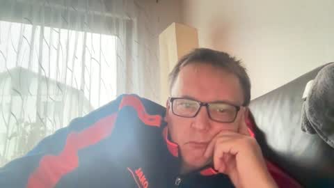 Snapshot of tom6644 chatting on 12.13.24 Tom online show from 12.13.24