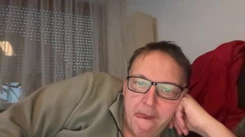 Snapshot of tom6644 chatting on 03.08.25 Tom online show from 03.08.25