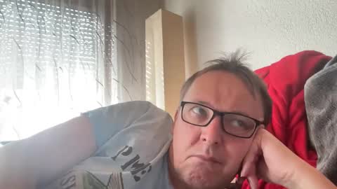 Snapshot of tom6644 chatting on 03.09.25 Tom online show from 03.09.25