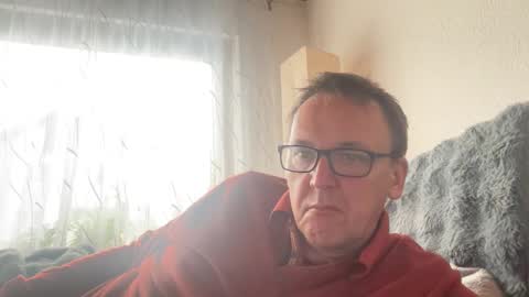 Snapshot of tom6644 chatting on 11.14.25 Tom online show from 11.14.25