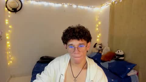 Tom Blue online show from 10.29.25