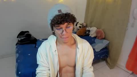 Snapshot of tom_blue10 chatting on 02.06.26 Tom Blue online show from 02.06.26