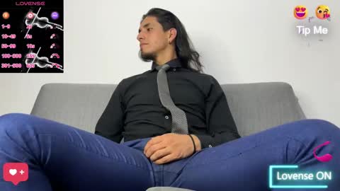 Snapshot of tom_blunt96 chatting on 10.11.25 TOM online show from 10.11.25