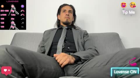 Snapshot of tom_blunt96 chatting on 10.11.25 TOM online show from 10.11.25