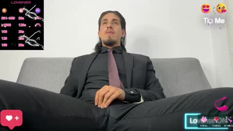 Snapshot of tom_blunt96 chatting on 10.18.25 TOM online show from 10.18.25