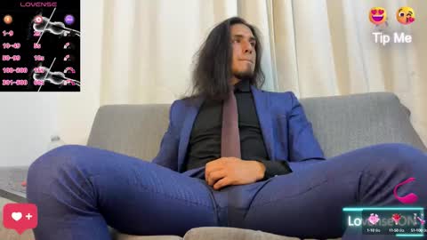 Snapshot of tom_blunt96 chatting on 11.05.25 TOM online show from 11.05.25