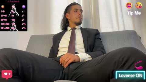 Snapshot of tom_blunt96 chatting on 11.08.25 TOM online show from 11.08.25