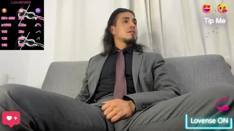 Snapshot of tom_blunt96 chatting on 11.10.25 TOM online show from 11.10.25