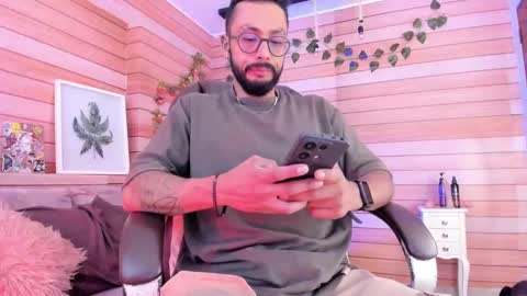 Snapshot of tom_cooper_1 chatting on 02.02.25 Master of pleasure online show from 02.02.25