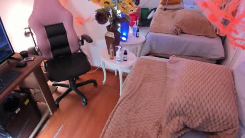 Snapshot of tom_cooper_1 chatting on 10.21.25 Master of pleasure online show from 10.21.25