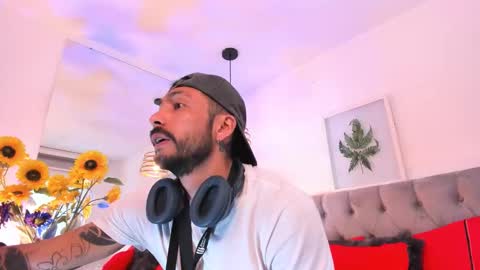 Snapshot of tom_cooper_1 chatting on 11.02.25 Master of pleasure online show from 11.02.25