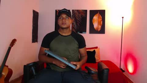 Snapshot of tom_damiran chatting on 03.07.25 TOM online show from 03.07.25