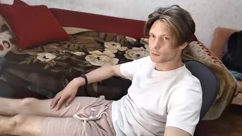 Snapshot of tom_elmo chatting on 10.07.25 Tom Elmo online show from 10.07.25