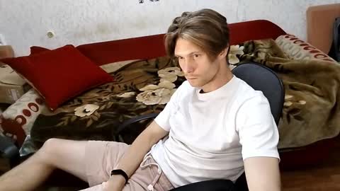 Snapshot of tom_elmo chatting on 10.08.25 Tom Elmo online show from 10.08.25