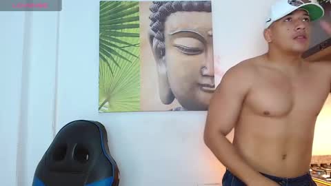 Snapshot of tom_muscle1 chatting on 01.08.25 Tom muscle1 online show from 01.08.25