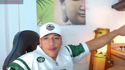 Snapshot of tom_muscle1 chatting on 01.08.25 Tom muscle1 online show from 01.08.25