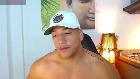 Snapshot of tom_muscle1 chatting on 01.21.25 Tom muscle1 online show from 01.21.25