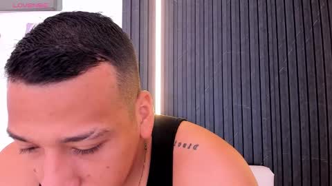 Snapshot of tom_muscle1 chatting on 10.10.25 Tom muscle1 online show from 10.10.25