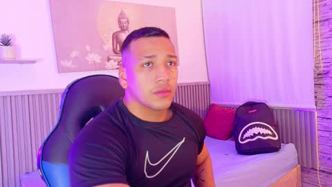 Snapshot of tom_muscle1 chatting on 10.19.25 Tom muscle1 online show from 10.19.25