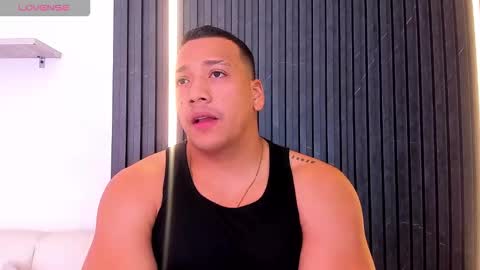 Snapshot of tom_muscle1 chatting on 10.26.25 Tom muscle1 online show from 10.26.25