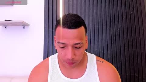 Snapshot of tom_muscle1 chatting on 10.28.25 Tom muscle1 online show from 10.28.25