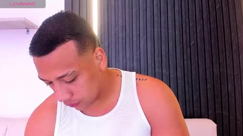 Snapshot of tom_muscle1 chatting on 10.29.25 Tom muscle1 online show from 10.29.25