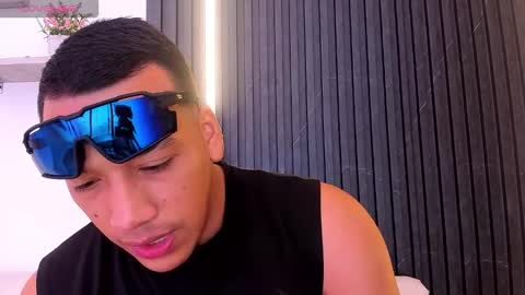 Snapshot of tom_muscle1 chatting on 11.01.25 Tom muscle1 online show from 11.01.25